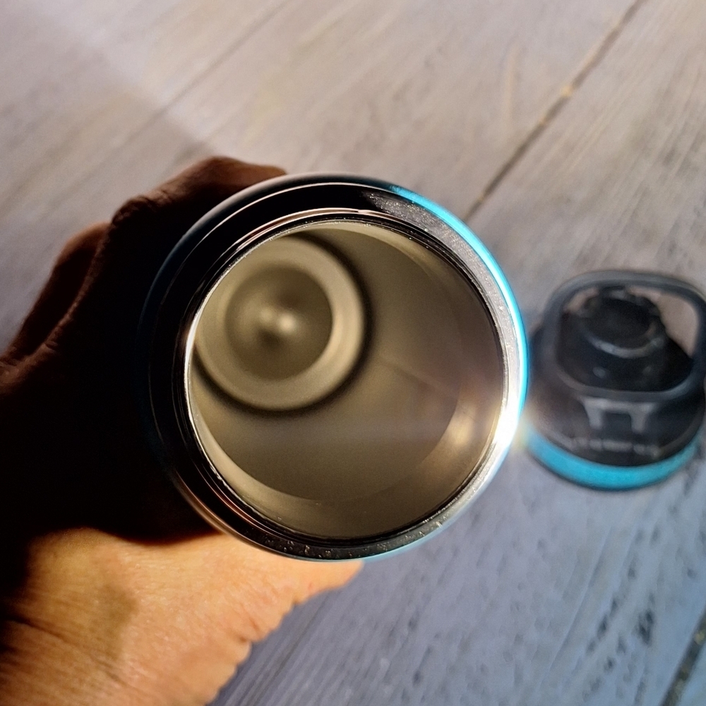 Takeya Blue Insulated Water Bottle 24 Oz./24 Hour Cold/12 Hour Hot - Picture 10 of 11